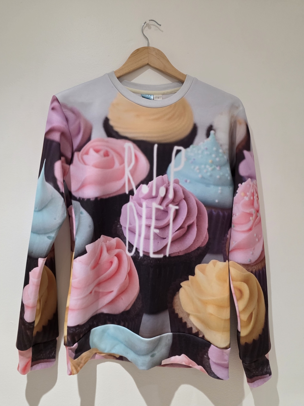 Cupcake Print Women's Sweatshirt in Pastel Multicolor